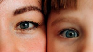occhi di madre e bambino