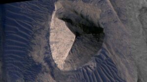 Struttura Misteriosa su Marte Sembra Inquietantemente Simile a una Piramide Egizia Antica