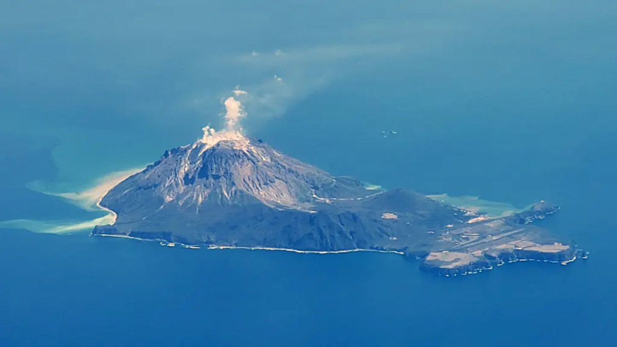 2020-iwojima-kuroshima-takeshima-located-125307768-1-1.jpg