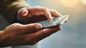 La hotline 988 sta salvando migliaia di vite, suggerisce uno studio statunitense