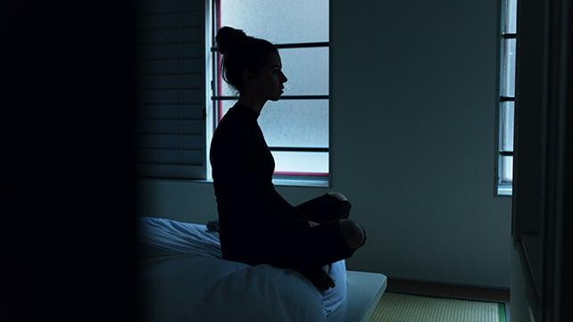 Donna con insonnia