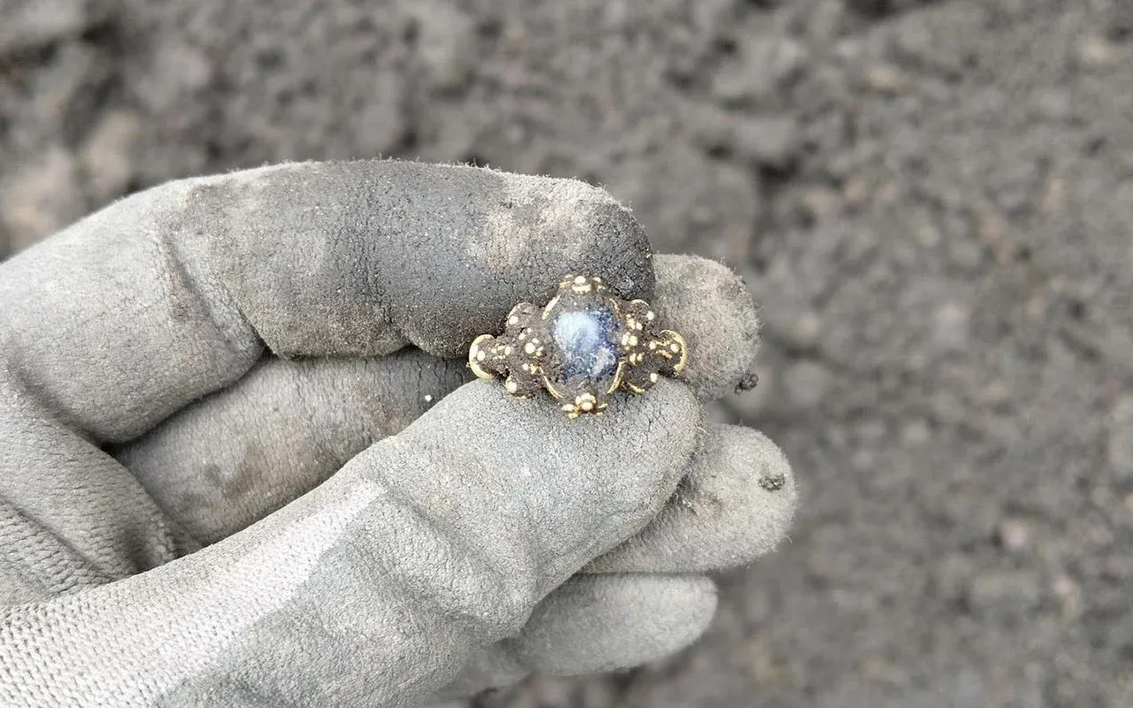 medieval-gold-ring-tonsberg-1.webp