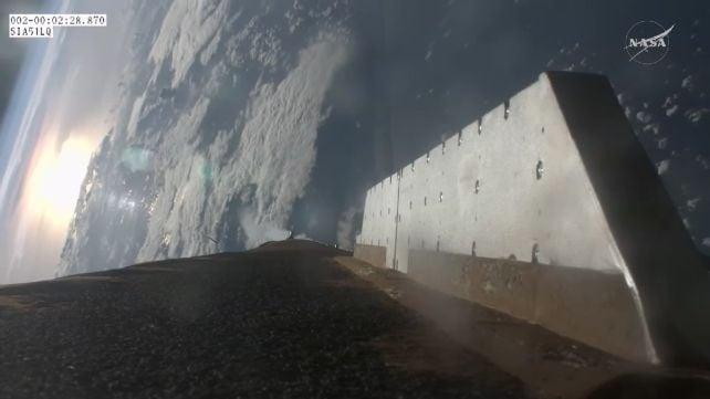 Una vista della Terra dalla navetta della missione Artemis 2 mentre entrava in orbita terrestre.