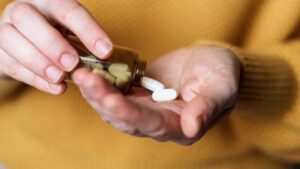 Un integratore quotidiano potrebbe rallentare il tuo orologio biologico, suggerisce uno studio