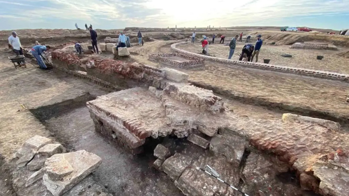 ancient-ritual-complex-unearthed-tell-126567258-2-1.jpg