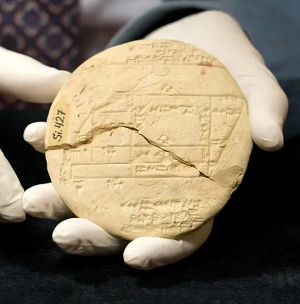 1.000 anni prima di Pitagora qualcuno conosceva già il suo teorema: la tavoletta d’argilla che riscrive la storia