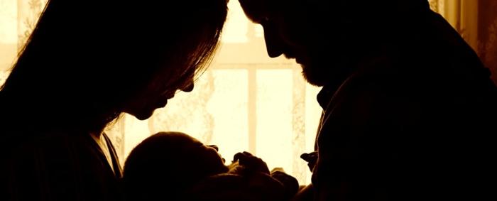 Madre e padre con bambino