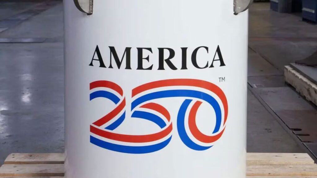 Seppelliscono una scatola blindata a 3 metri sotto terra: “Vietato aprirla prima del 2276”. C’è dentro un messaggio segreto di Trump e Re Carlo