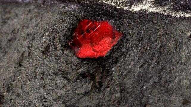Nuovo Granato Marziano: Scoperta Rivoluzionaria nel Meteorite NWA 8171