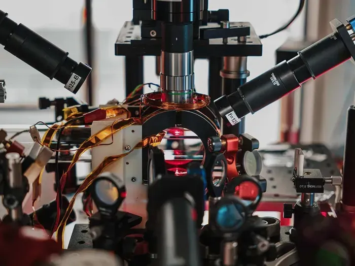 Il tempo è reale? Un fisico ha costruito un mini-universo per scoprirlo