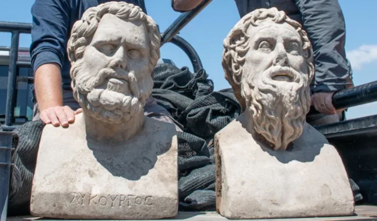 Scoperte due statue romane perfettamente conservate