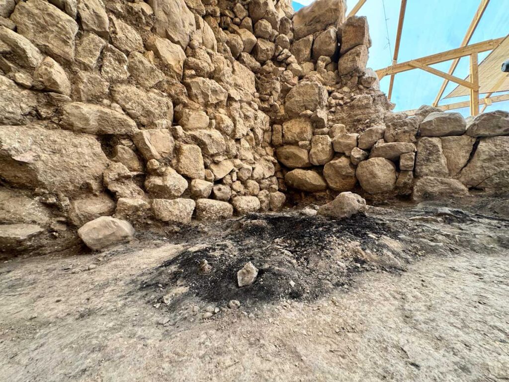 Gerusalemme: archeologi hanno portato alla luce il soffitto crollato del Primo Tempio scoprendo un dettaglio sorprendente
