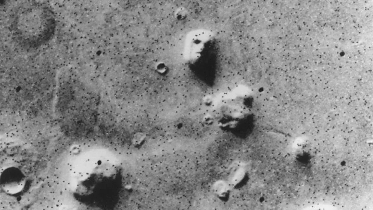 the-icon-face-on-mars-image-from-the-viking-1-orbiter-l.webp