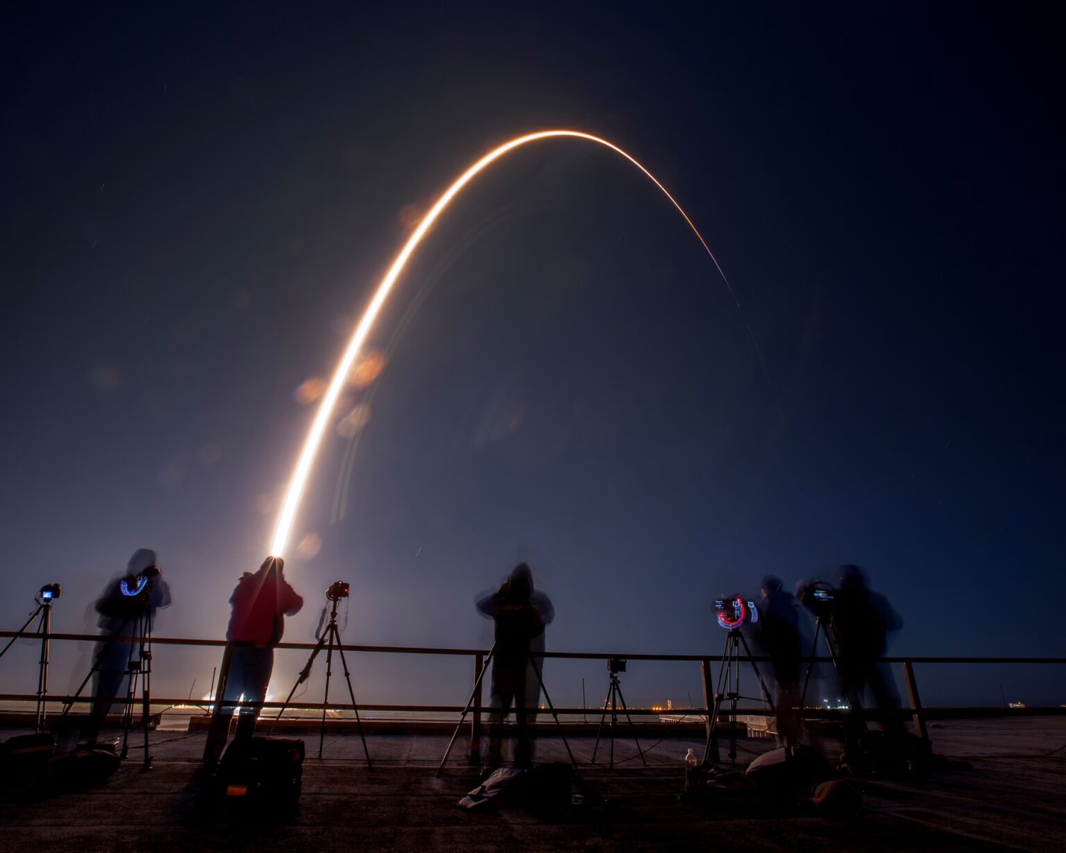 Un razzo di SpaceX sta per schiantarsi sulla Luna: l’impatto libererà l’energia di 3 tonnellate di tritolo