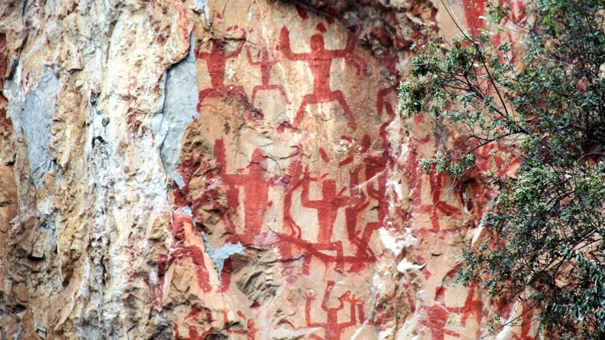 Pitture rupestri dipinte con sangue umano scoperte nel sud della Cina