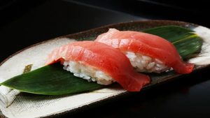 Tonno e sushi: lo studio brasiliano che fa scattare l’allarme infestazione di parassiti