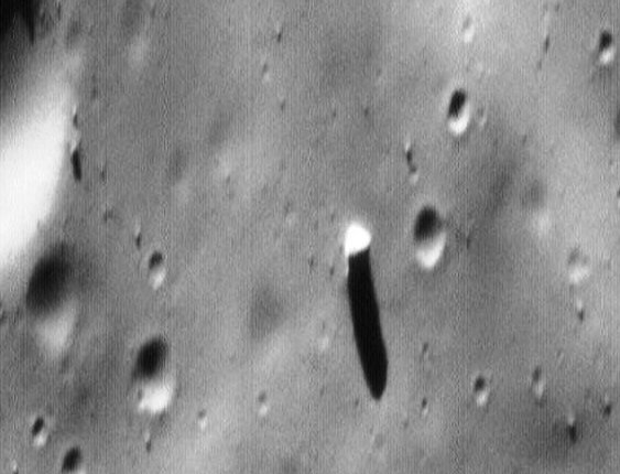 Il misterioso monolito di Fobos: la gigantesca roccia alta 90 metri sulla luna di Marte