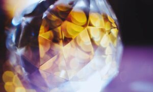 Un diamante mai visto prima è stato creato in laboratorio: potrebbe essere più resistente di quello naturale