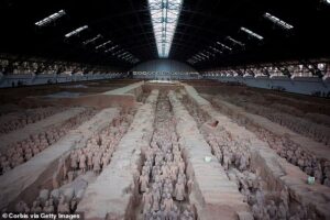 Esercito di Terracotta: scoperte inaspettate impronte di donne e bambini sulle sculture