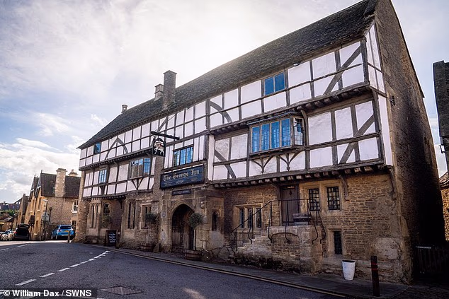 È ufficiale: questo pub inglese serve birra da oltre 600 anni ed è il più antico del Paese