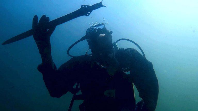 Nel lago di Mezzano riemerge una spada di bronzo di 3.300 anni fa