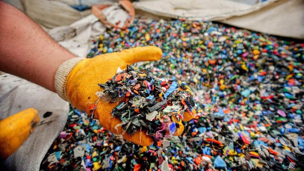 Nel terreno alcune bioplastiche si decompongono in meno di un anno