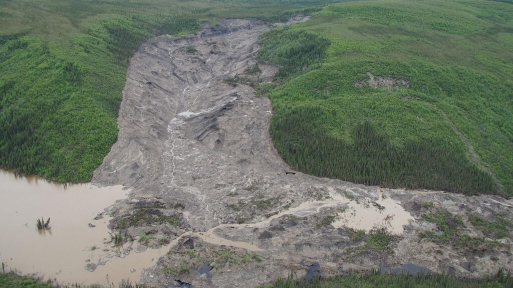 In Canada le frane spostano 22 milioni di metri cubi dopo incendi e disgelo