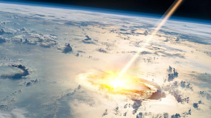 Illustrazione artistica di un grande meteorite che colpisce la Terra in mezzo all’oceano