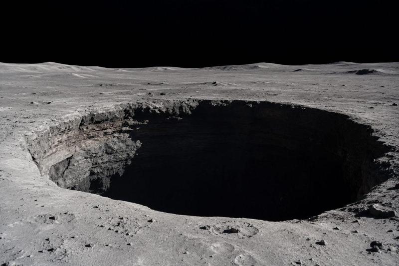 Enorme cratere a pozzo sulla Luna