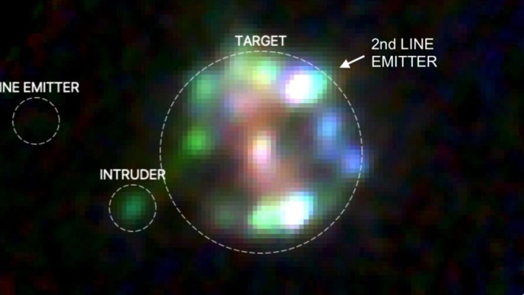 Una galassia lontana mostra un anello di stelle nato forse da una collisione