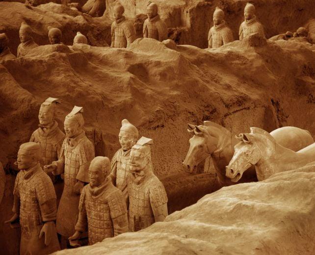 None Impronte digitali vecchie di 2.200 anni rivelano chi costruì davvero il misterioso esercito di terracotta cinese