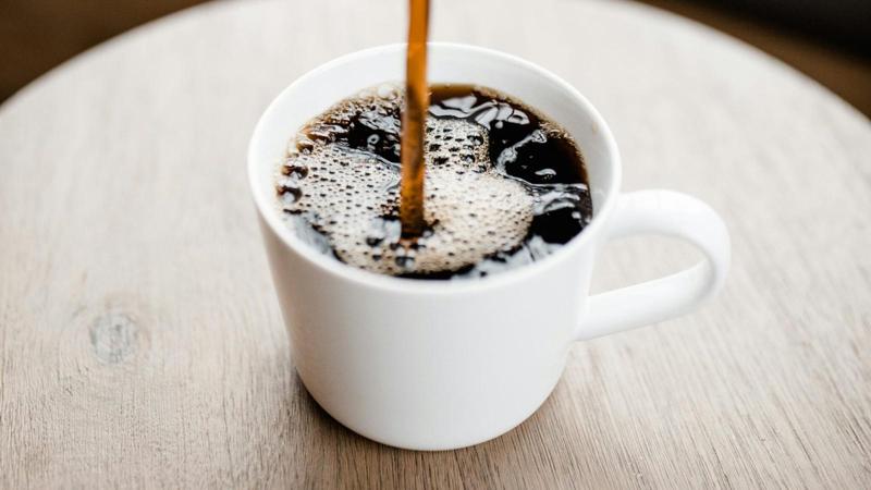 Bere tè o caffè «molto» caldi potrebbe triplicare il rischio di questo tumore, secondo un ampio studio